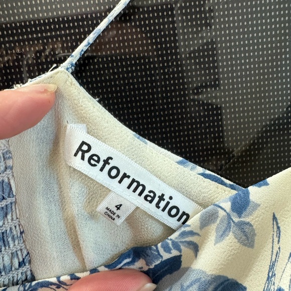 Reformation Kourtney Dress in the Pompadour print. Size 4 - Picture 5 of 6